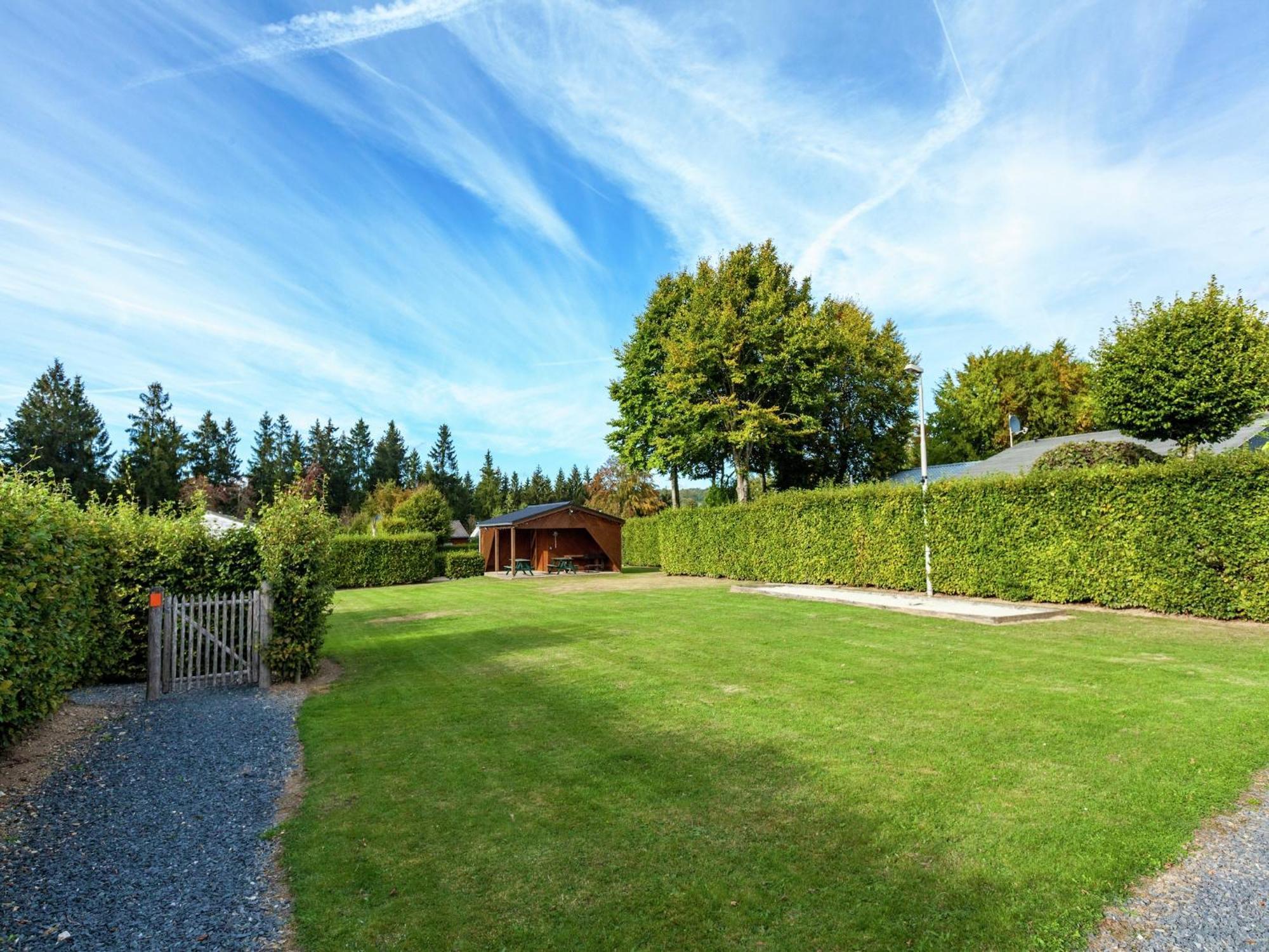 Boutique Chalet In B Llingen Near Lake Wirtzfeld Exteriör bild