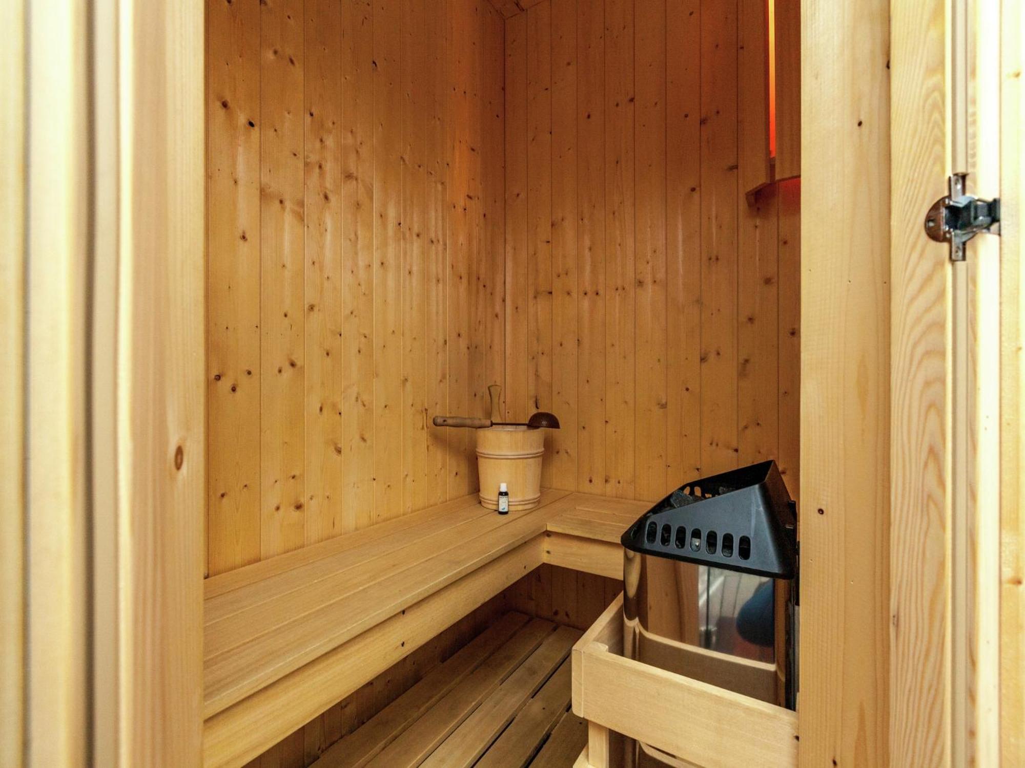 Boutique Chalet In B Llingen Near Lake Wirtzfeld Exteriör bild