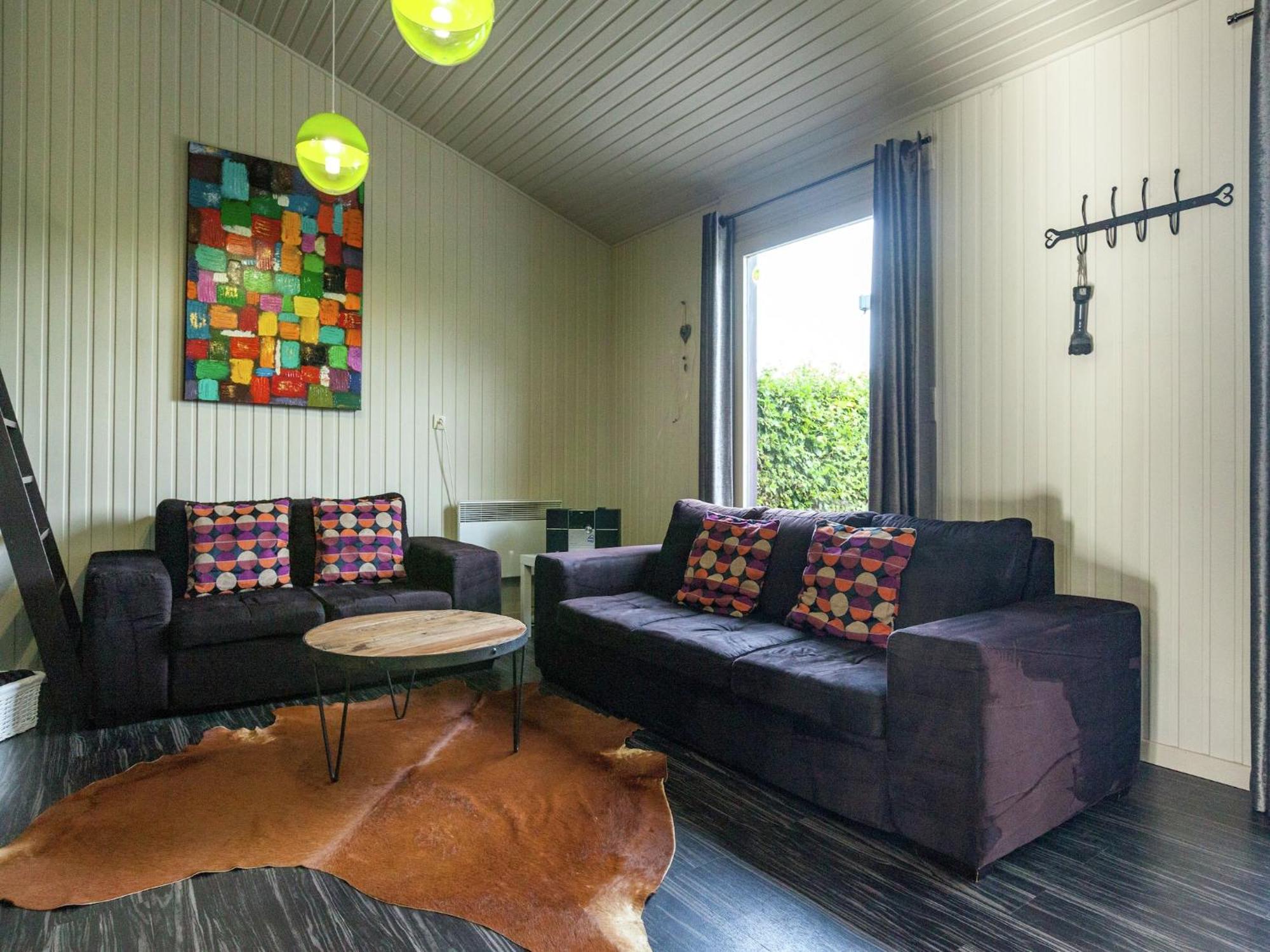 Boutique Chalet In B Llingen Near Lake Wirtzfeld Exteriör bild