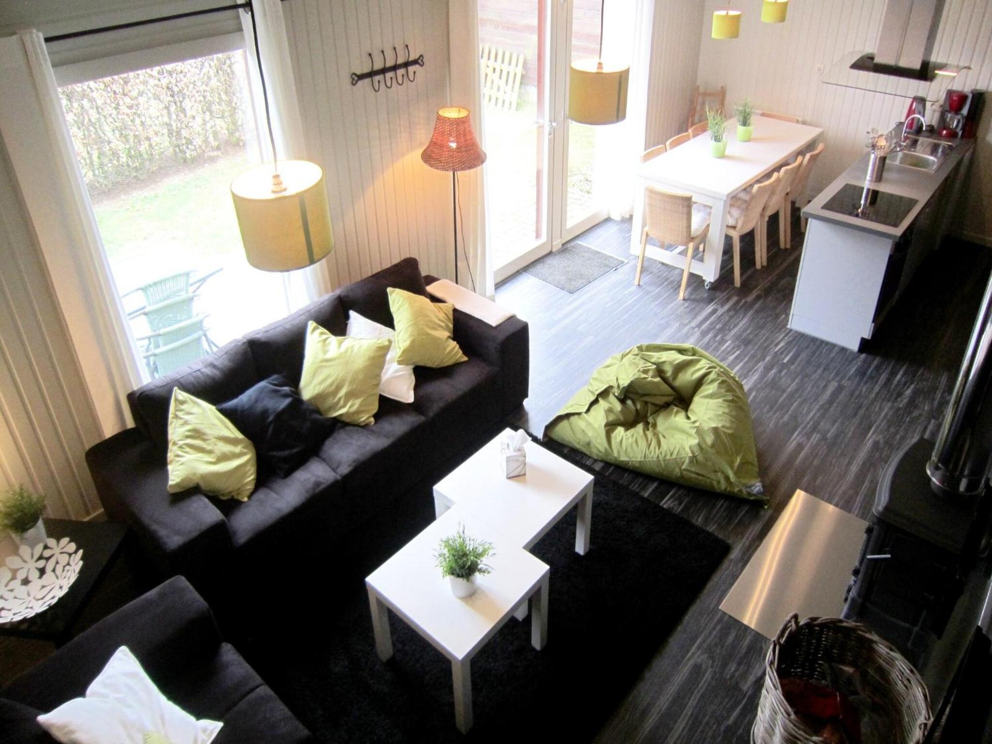 Boutique Chalet In B Llingen Near Lake Wirtzfeld Exteriör bild